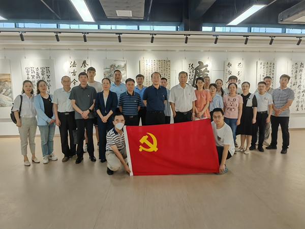 淮糧集團(tuán)、市糧食和物資儲(chǔ)備局聯(lián)合開展“弘揚(yáng)清風(fēng)正氣、傳承廉潔文化”書法美術(shù)作品展參觀活動(dòng)
